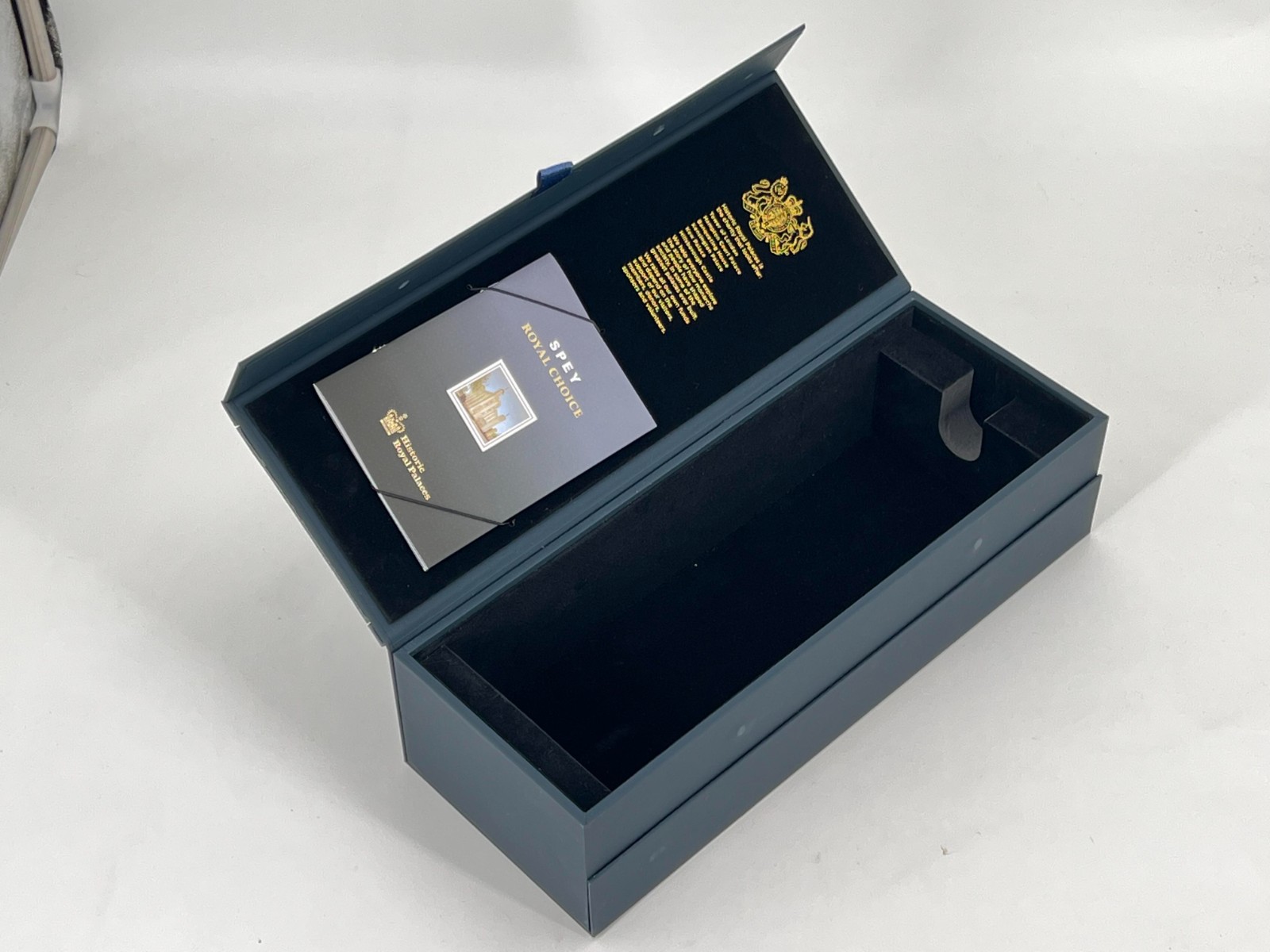 /uploads/image/2024/05/07/OEM Navy Blue Whiskey Packaging Leather Gift Box Rigid Wine Packing Wooden Box with Paper Bag and Kraft Sleeve.jpg